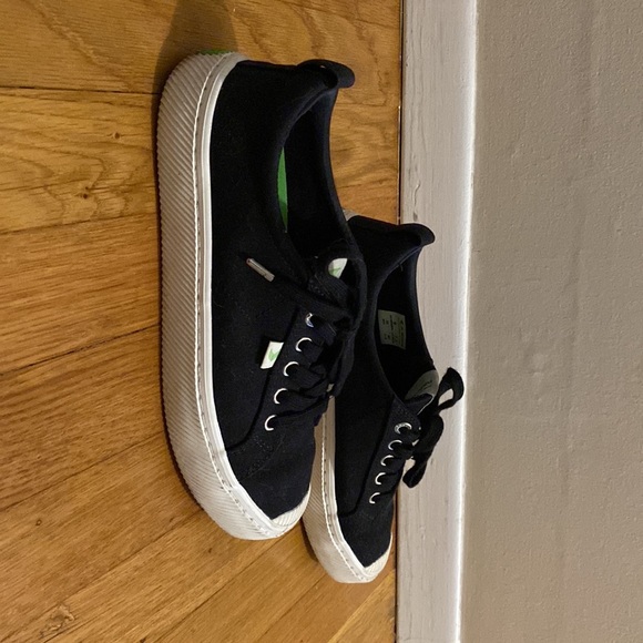 Cariuma OCA low black canvas sneakers, size 9 - Picture 5 of 6